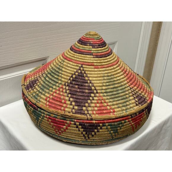 Mid-Century African Handmade Lidded Grain Basket - Picture 3 of 12